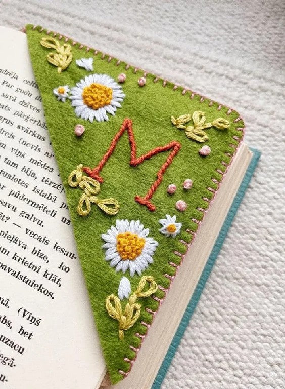 (🎁Early Christmas Sale- 49% OFF) Personalized hand embroidered corner bookmark