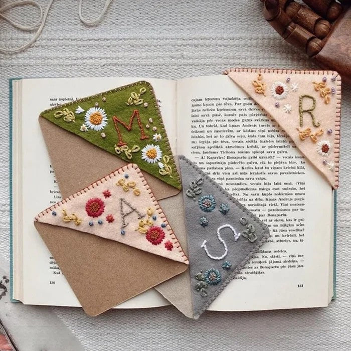 (🎁Early Christmas Sale- 49% OFF) Personalized hand embroidered corner bookmark