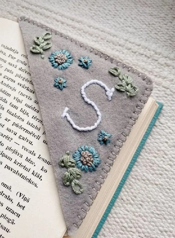 (🎁Early Christmas Sale- 49% OFF) Personalized hand embroidered corner bookmark