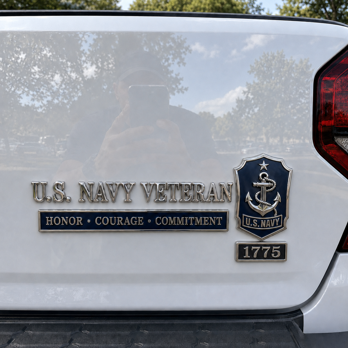 🇺🇸 U.S. Navy Veteran Honor Courage Commitment Car Emblem Metal Badge