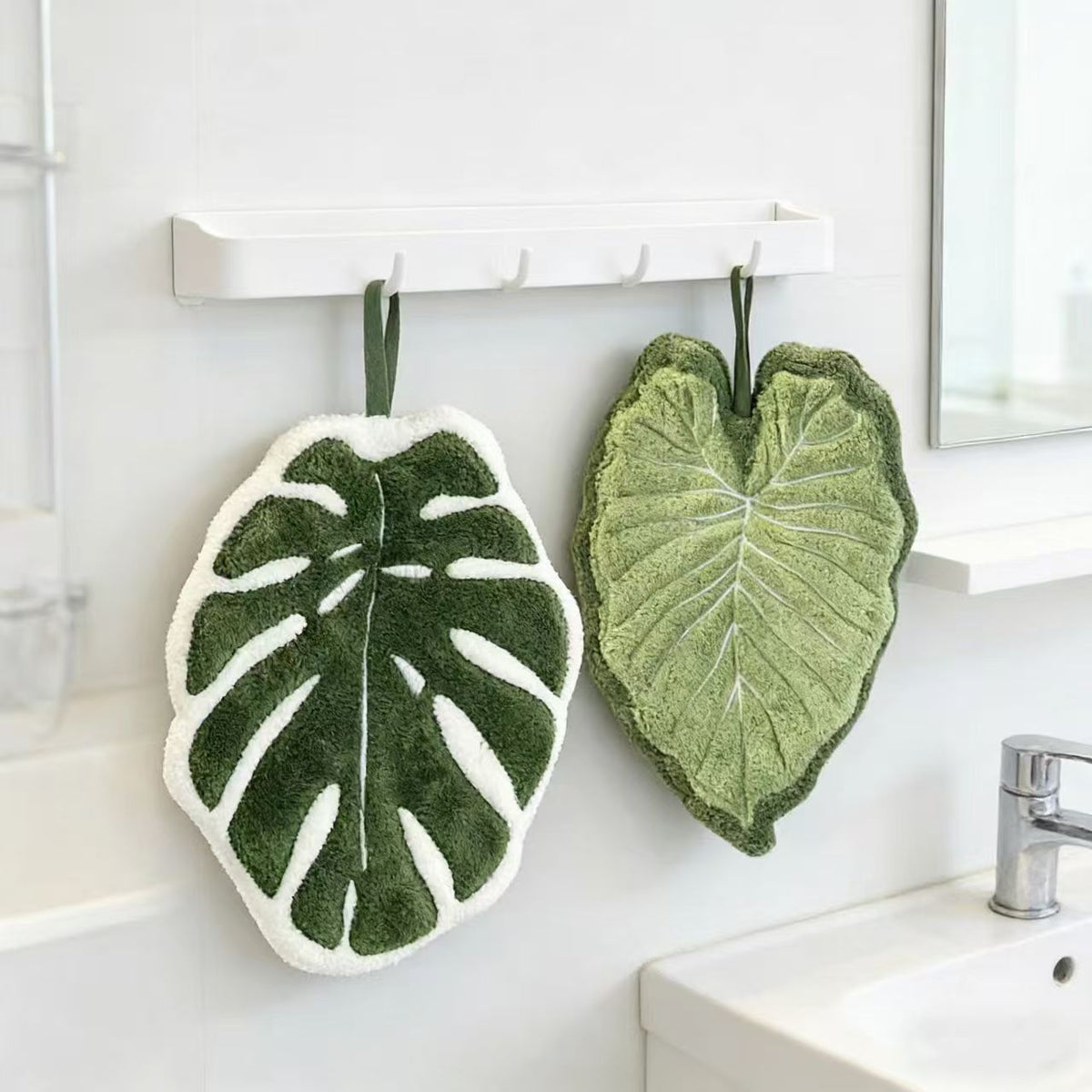 2pcs Leaf-Shaped Finger Towels with Hanging Loop