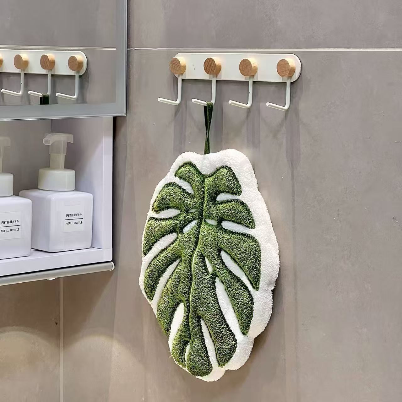 2pcs Leaf-Shaped Finger Towels with Hanging Loop