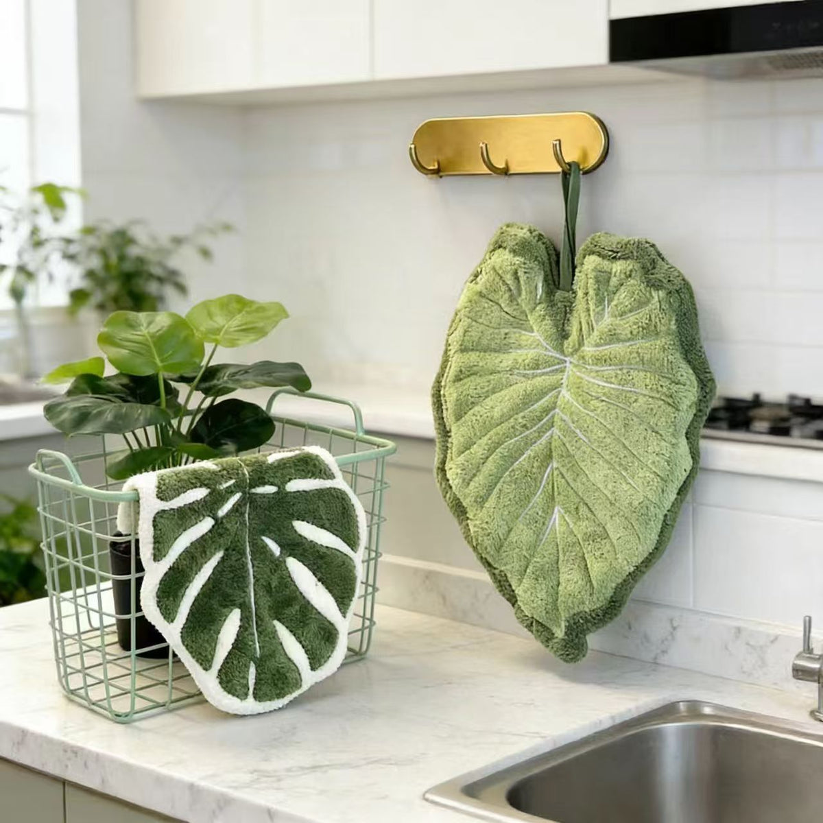 2pcs Leaf-Shaped Finger Towels with Hanging Loop