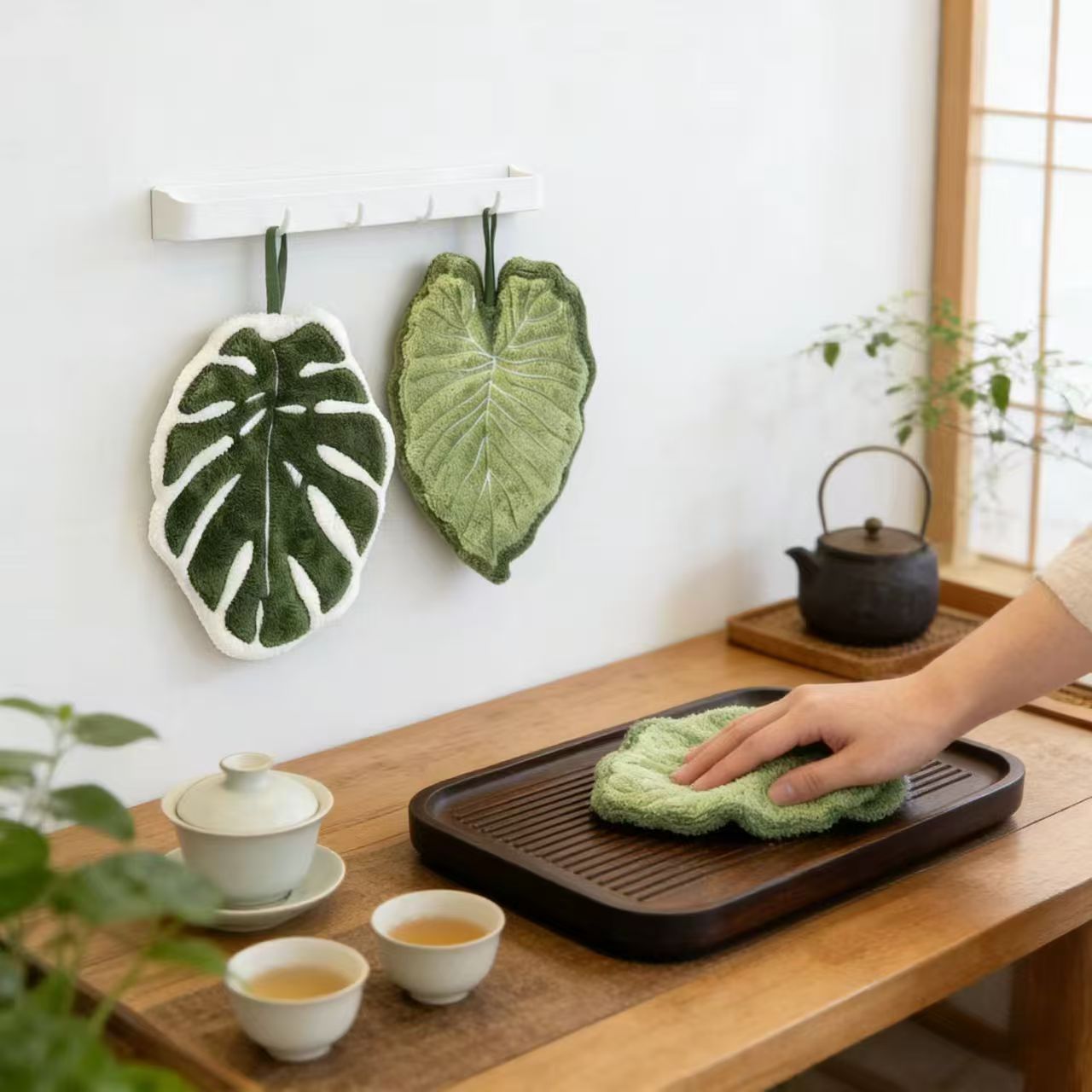 2pcs Leaf-Shaped Finger Towels with Hanging Loop