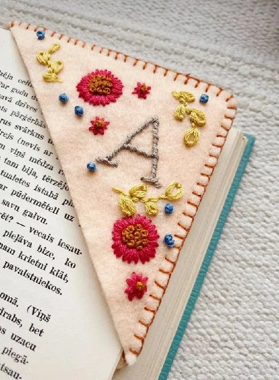 (🎁Early Christmas Sale- 49% OFF) Personalized hand embroidered corner bookmark
