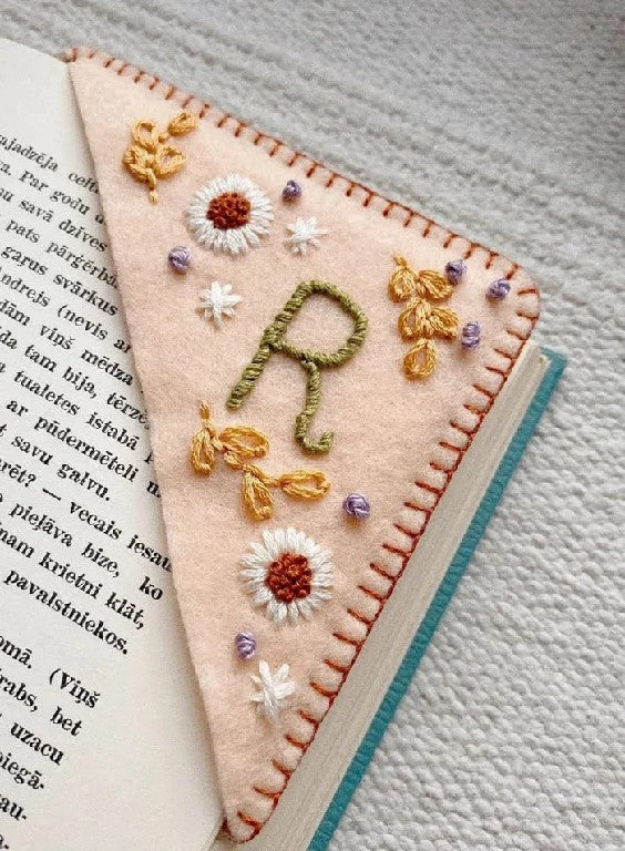 (🎁Early Christmas Sale- 49% OFF) Personalized hand embroidered corner bookmark